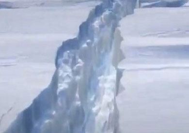 انفصال جبلا جليديا عملاقا عن القطب الجنوبي - ارشيفية